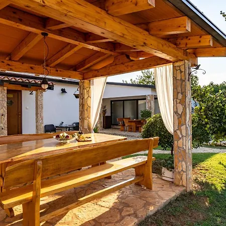 Holiday Kerniat Holiday home Pula