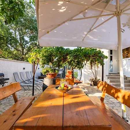 Semesterbostad Kerniat Pula