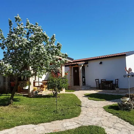 Holiday home Holiday Kerniat Pula