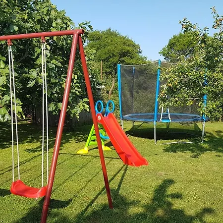 Kerniat Semesterbostad Pula