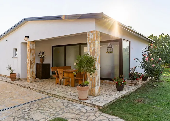 Kerniat Будинок відпочинку *