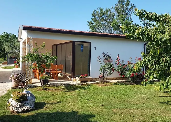 Kerniat Будинок відпочинку Пула