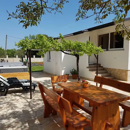 Feriehus Kerniat Pula